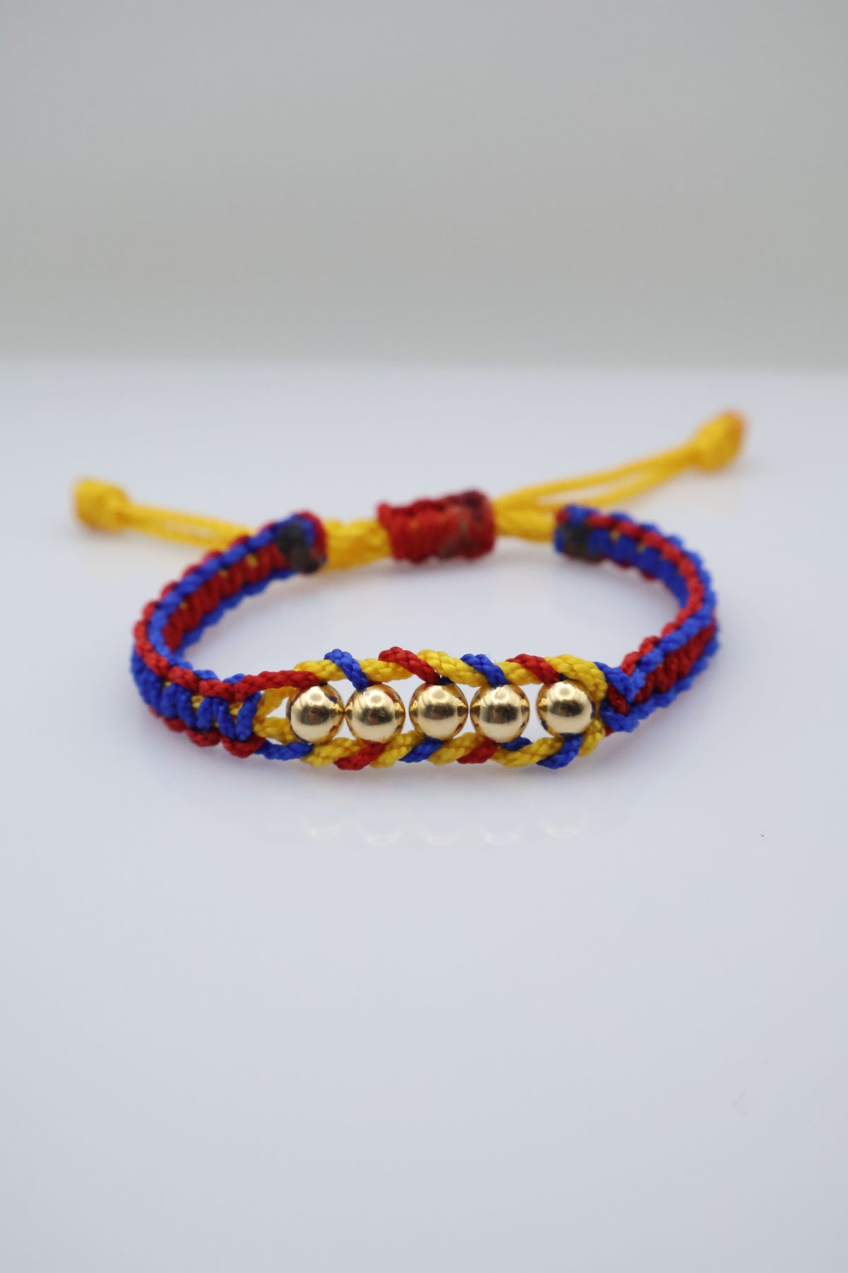 Tricolor macrame
