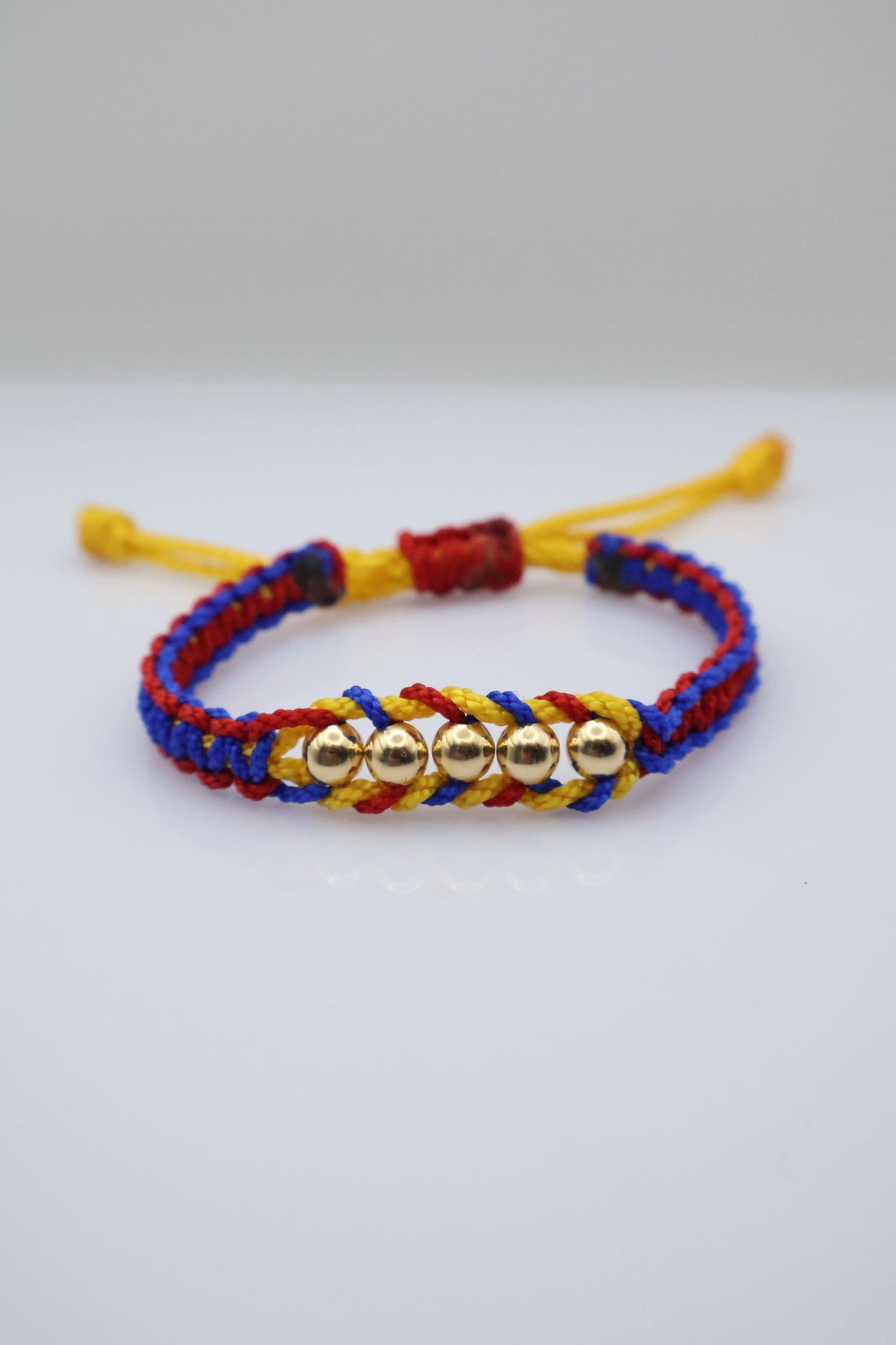 Tricolor macrame